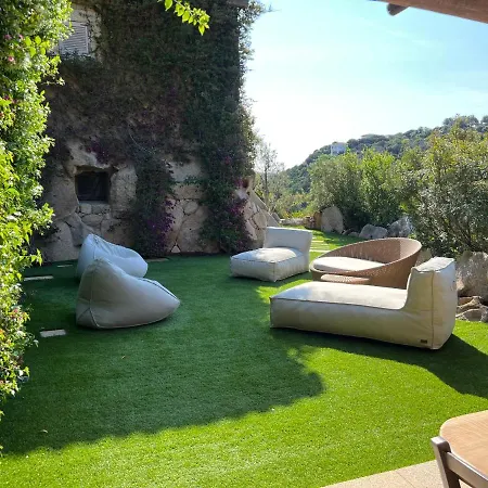 Lino Villa *